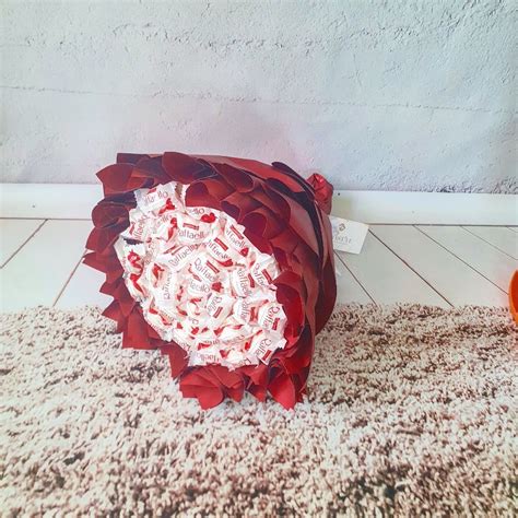 Букет Рафаэлло красный. Букет из конфет, съедобный букет для женщин на ...