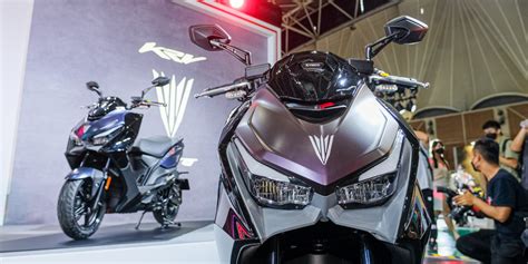 5萬6國民神車、krv鏈條版現身！kymco 新豪邁125、krv Moto 180正式發表 Supermoto8