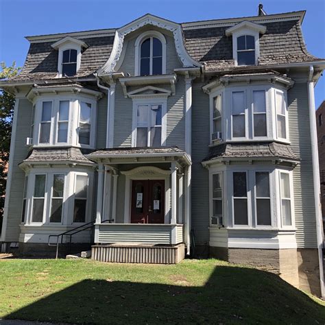 This Vermont Craigslist Mystery Has Everyone Talking – What's REALLY Going On?