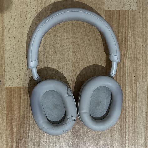 Sony WH1000-XM5 pads are torn : r/SonyHeadphones