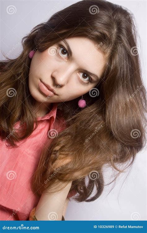 Retrato Del Brunette Joven Imagen De Archivo Imagen De Cosm Ticos