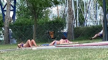 Pies Sinceros De Hermosas Milfs En El Parque Hans Van Der Foot Xvideos