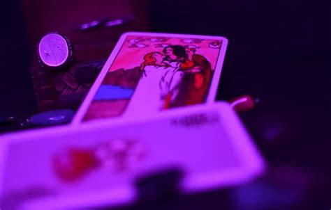 Столик для гадания таро - 88 фото