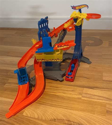 Pista Cidade Em Chamas Hot Wheels Brinquedo Mattel Usado 73884042 Enjoei