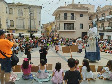 Mon Var Acogi Una Multitudinaria Trobada De Nanos I Gegants Mon Ver