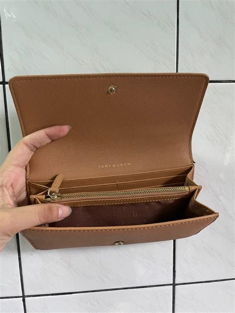 Tory Burch Tb 防刮皮革長夾 信封 掀蓋 長夾 二手 名牌精品 精品包與皮夾在旋轉拍賣
