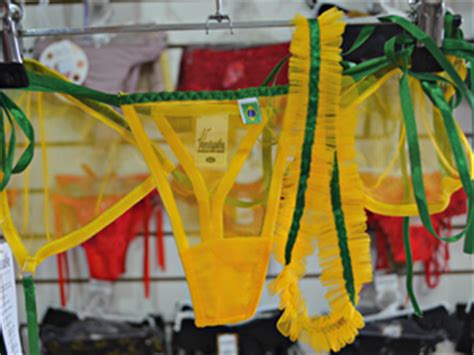 G1 No AC sex shop aposta em fantasia de torcedora para Dia dos Namorados notícias em Acre