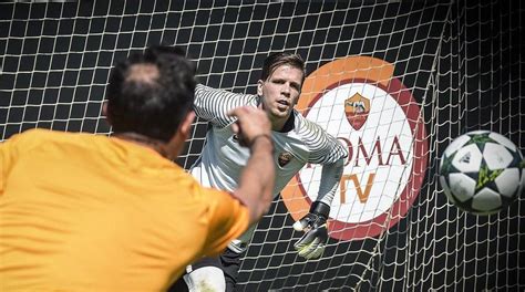 Top Five: Szczesny picks his favourite goalkeepers - AS Roma