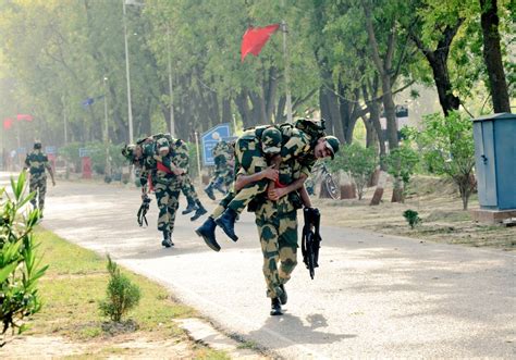 BSF PUNJAB FRONTIER on Twitter 𝐒𝐡𝐨𝐮𝐥𝐝𝐞𝐫 𝐭𝐨 𝐬𝐡𝐨𝐮𝐥𝐝𝐞𝐫 𝐭𝐡𝐫𝐨𝐮𝐠𝐡 𝐛𝐚𝐭𝐭𝐥𝐞𝐬