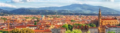 Bela paisagem acima do panorama na vista histórica da florença de