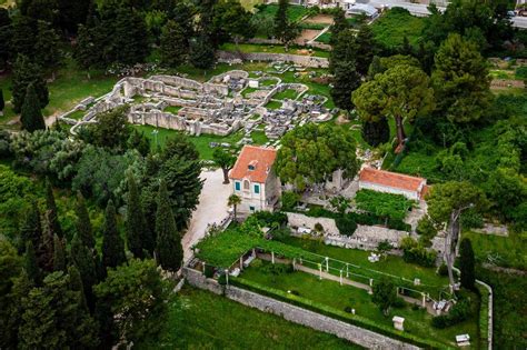 Hotel Mit Ruinen Aus Der R Merzeit Kroatien Event