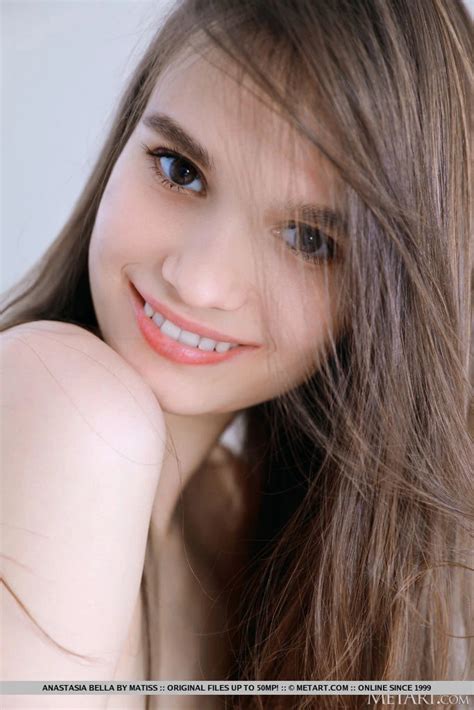 Lovely Anastasia Bella Prepares Her Breakfast And Decides To Get Naked Pics Xhamster