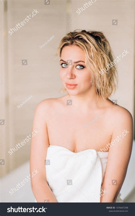 Closeup Portrait Blonde Naked Woman Short Stock Photo Shutterstock