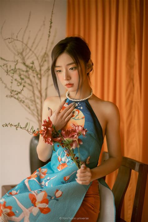 Hot Girl H Kinh T Qu C D N Khoe Vai Tr N G I C M Trong B Nh N Xu N B O D N Tr