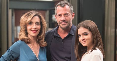 Lyris Deborah Evelyn descobre que Agno Malvino Salvador é gay e resolve fazer uum escândalo