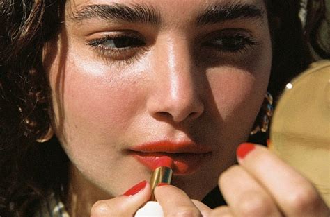 Κόκκινο nude ή ροζ Τι αποκαλύπτει για εσάς το αγαπημένο σας χρώμα κραγιόν InStyle