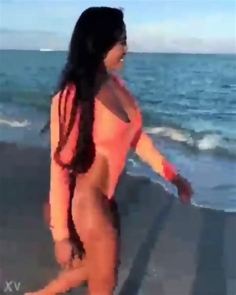 Amateur Morena Na Praia