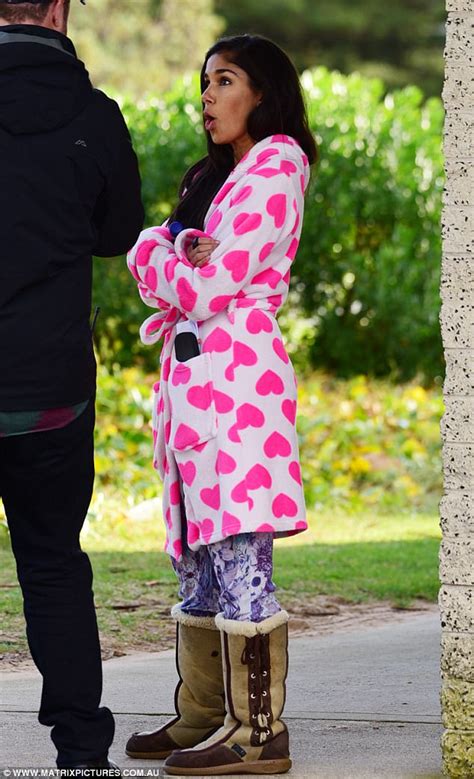 Sarah Roberts Shows Off Her Bikini Body On Home And Away Daily Mail