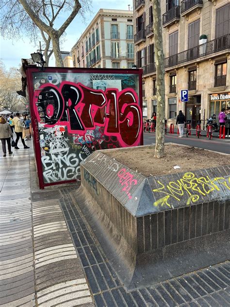 Demoledor informe de Amics de la Rambla por el mal estado del principal