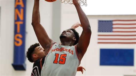 COS men's basketball routs West Hills