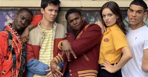 Xem phim Sex Education tôi giật mình biết nguyên nhân con trai thường bị dập ngón tay trước