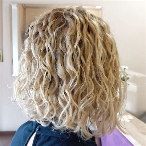 Легкая завивка волос - 44 фото