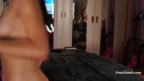 Super Hot Lesbians Take Turns Licking Each Other S Pussy