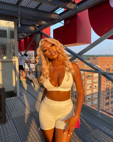 613 Hair Body Wave Blonde Lace Front Wigs 150 200 Density Transparent Lace Wig Wigginshair