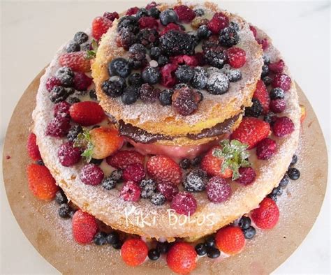 Kiki Bolos Naked Cake