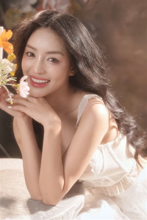 Nữ chính phim 18 hot nhất lúc này Vóc dáng cực slay visual đỉnh không thua sao Hoa ngữ