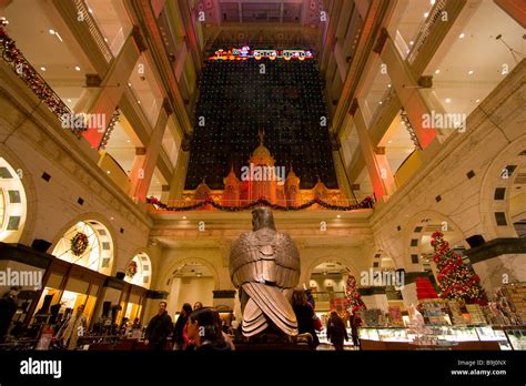 Court Grand Wanamaker Organ In Macys Philadelphia Pennsylvania Usa