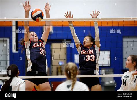 High School Girls Volleyball Team Hi Res Stock Photography And Images