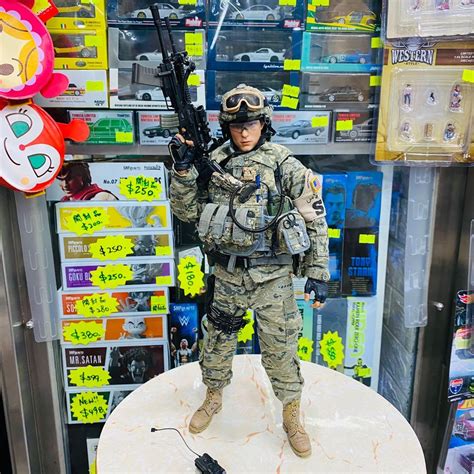 Hot Toys Us Usaf Airman Security Force In Iraq Action Fighter Figure