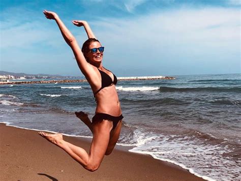 Photo Bien Dans Sa Peau Sylvie Tellier Se R Jouit De Son Bonheur En Bikini Closer