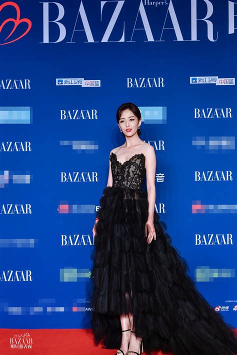 Thảm đỏ hot nhất Cbiz hôm nay Vắng Phạm Băng Băng Dương Mịch Đổng Khiết cạnh tranh nhan sắc