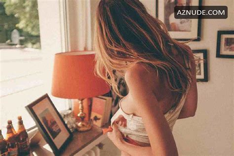 JULIA DECKER Nude AZNude