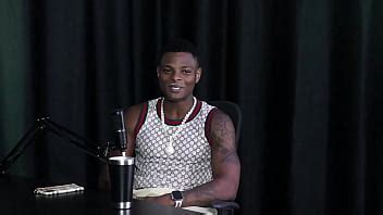 Ela começou em uma festa de suruba gay e um produtor o convidou para gravar mas nunca teve