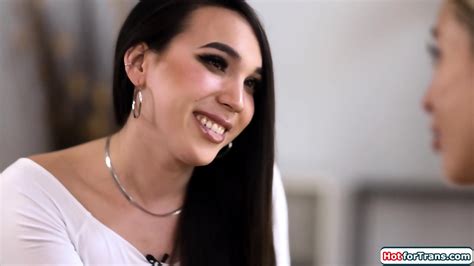 Asian Ts Kasey Kei Licks And Fucks Interviewers Shaved Pussy