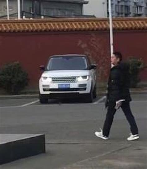 Hot girl trà sữa sinh con thứ cùng chồng tỷ phú