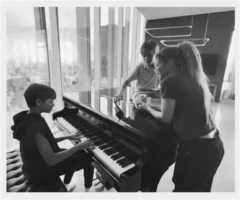 Los hijos de Shakira y Piqué debutan en la música con el tema ‘The One