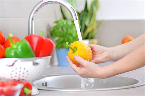 The Pros and Cons of Touchless Kitchen Faucets | PlumbWize