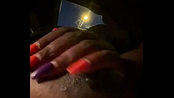 Mostrando grandes tetas en público XVIDEOS