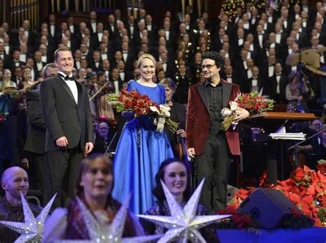 Mormon Tabernacle Choir Performs 17th Annual Christmas Concert