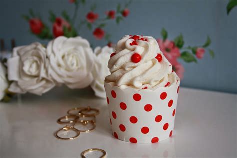 REVIEW: BOMB COSMETICS - PRETTY YOUNG THING