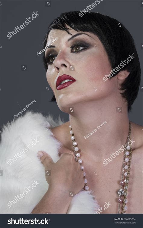 Стоковая фотография s Style Brunette Dancer Short Hair Shutterstock