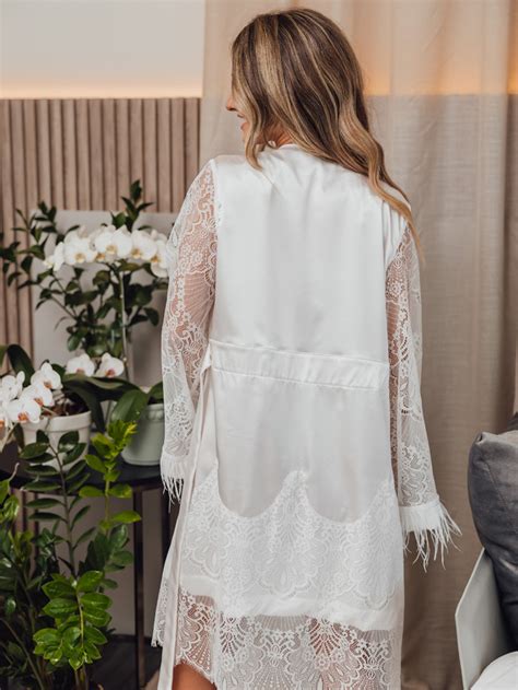 Robe Glamour Plumas Curto Off White Oui Lingerie Peças feitas à mão muito amor e