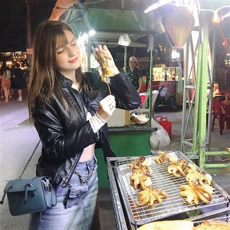 DJ Tây đẹp nhất Hà thành hot girl Đồng Nai đi ăn quán bình dân ở vỉa hè gây chú ý