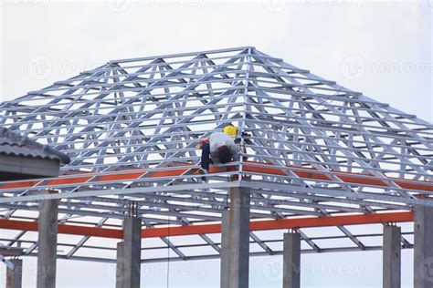 Master craftsmen show how to use a traditional steel burin 1