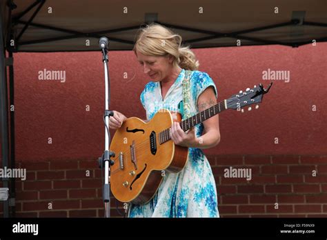 Female Folk Singer Hi Res Stock Photography And Images Alamy