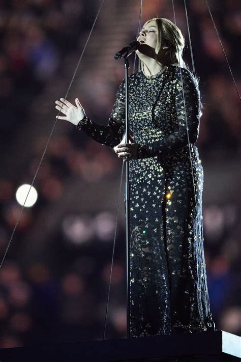 Louane Pose En Bikini Le Clich Qui Enflamme La Toile Public